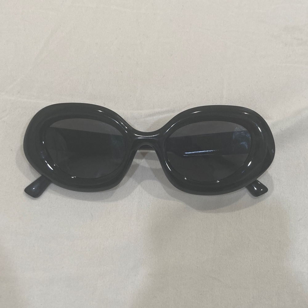 Women’s Black Oversized Oval Sunglasses - Picture 3 of 16